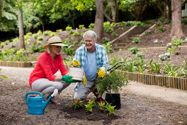 Outdoor Actvities For Seniors - Canyon Winds Retirement